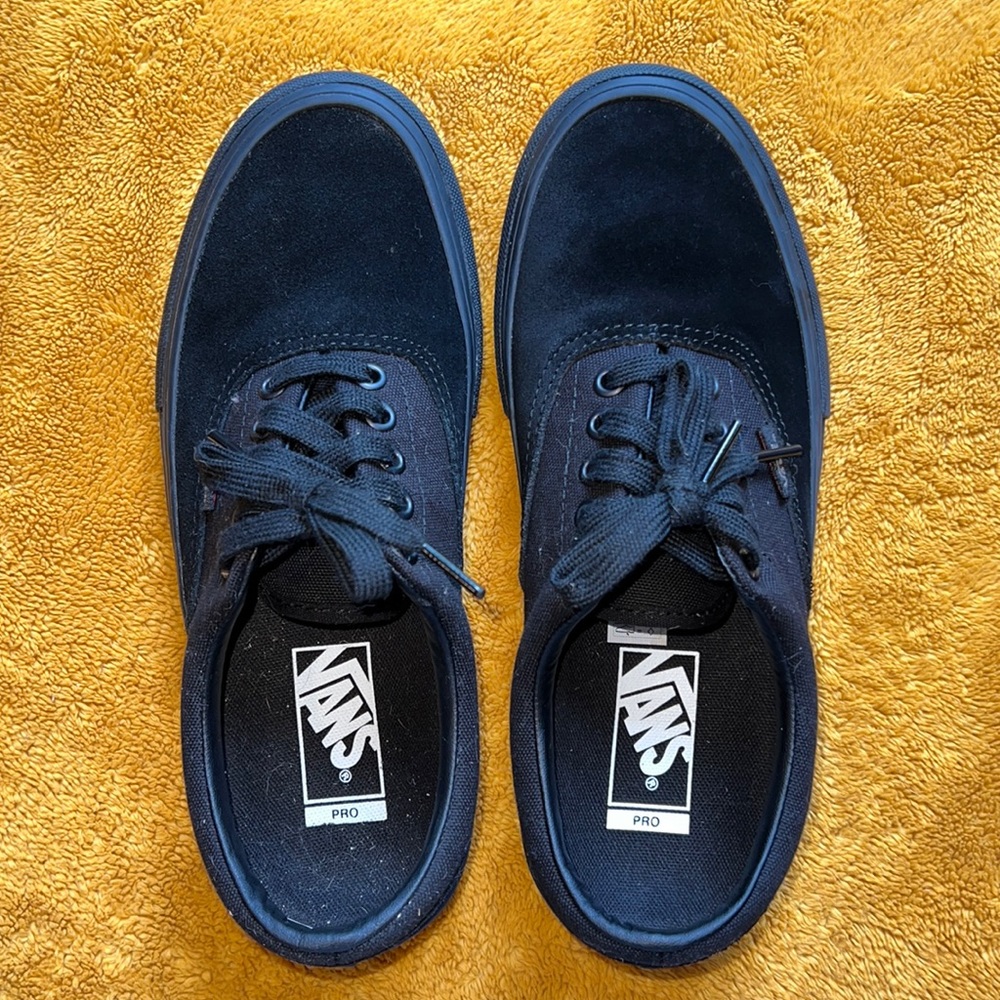 VANS PRO Skate Authentic Shoe. Men’s size 7 / womens 8.5